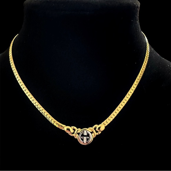 ❌SOLD❌ 💎 GIVENCHY GG Logo Necklace - Picture 3 of 9